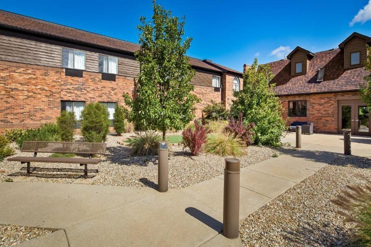 Bliss Point Inn & Suites ニュー・バッファロー エクステリア 写真
