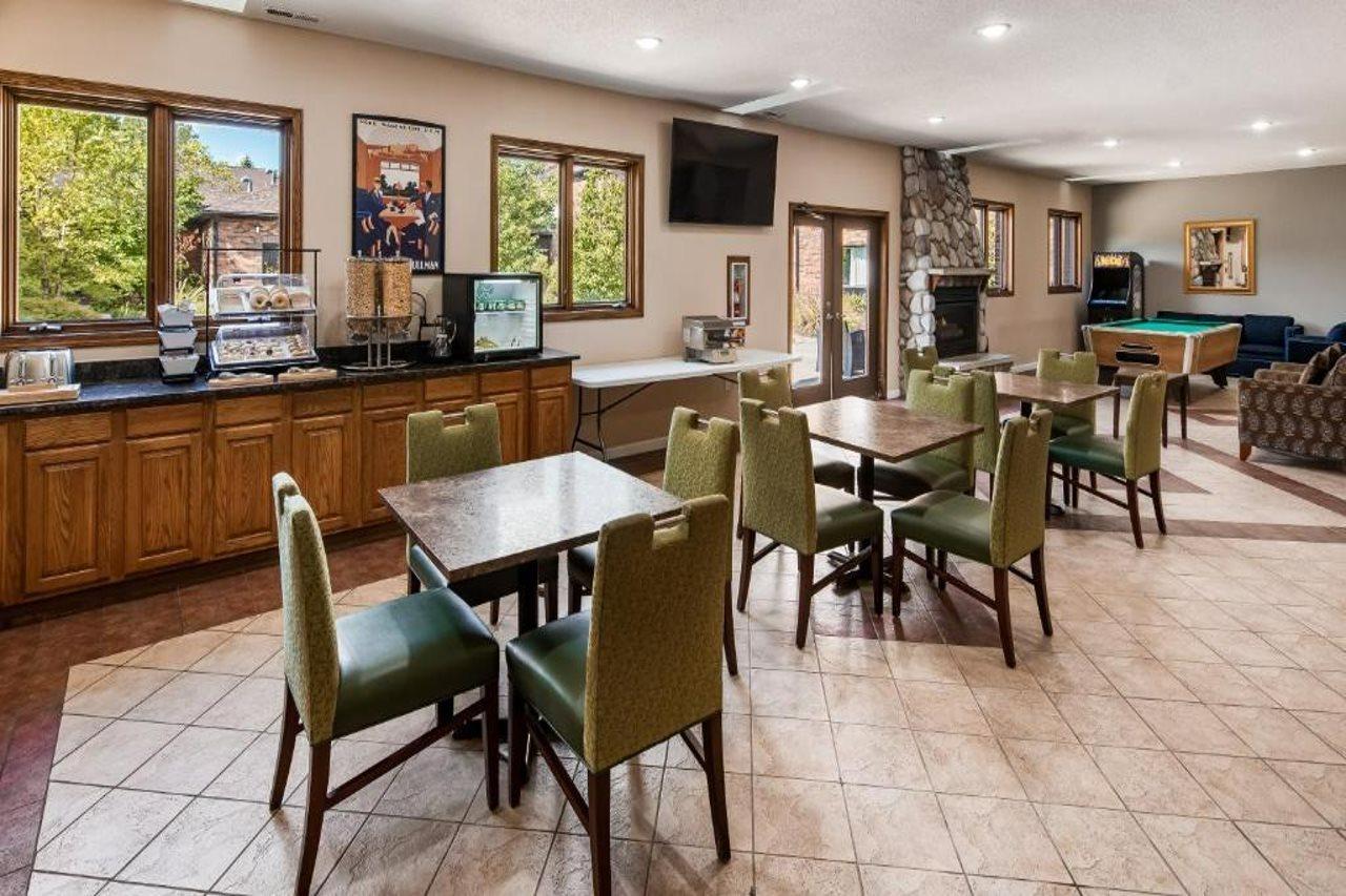 Bliss Point Inn & Suites ニュー・バッファロー エクステリア 写真