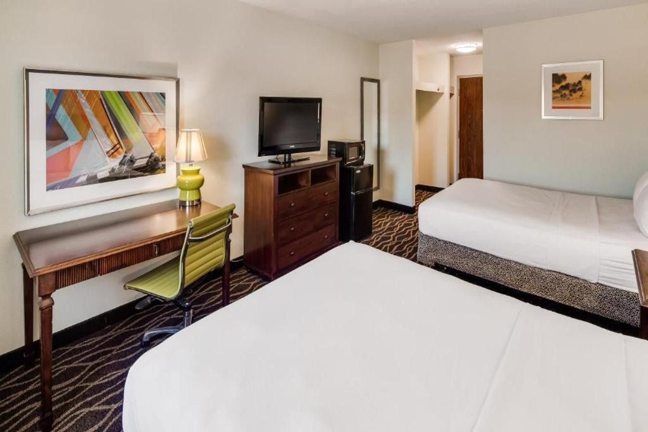Bliss Point Inn & Suites ニュー・バッファロー エクステリア 写真